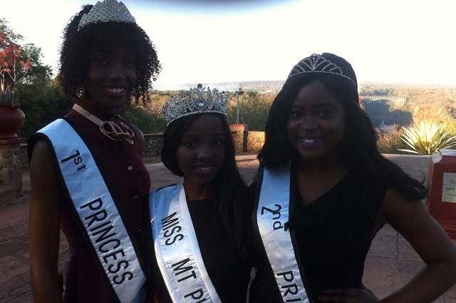 Miss Mt Pleasant Sikhulile Shumba (centre) is flanked by her two princesses, Floreet Chikomwe (left) and Vimbai Mungofa (right) at the Victoria Falls Hotel