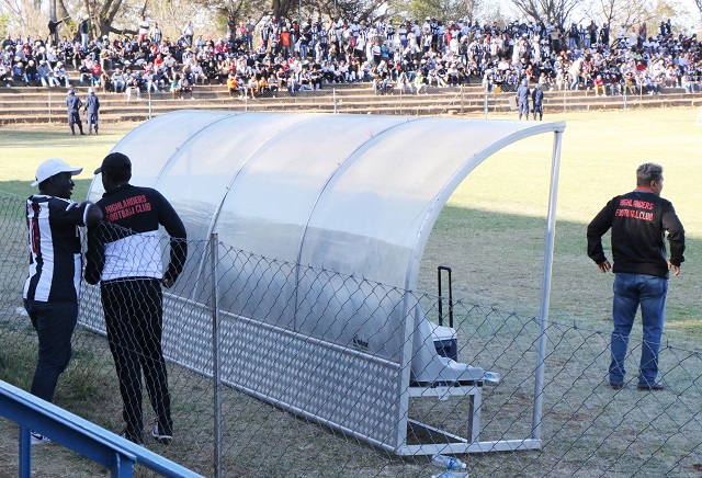 OVER THE FENCE INSTRUCTIONS: Newly appointed Highlanders assistant coach Melusi Mabaleka Sibanda (left) gives technical instructions to welfare manager Vezigama Dlodlo while on the far right head coach Erol Akbay keeps eyes on the field of play at Hartsfield Grounds yesterday — Pic Eliah Saushoma.