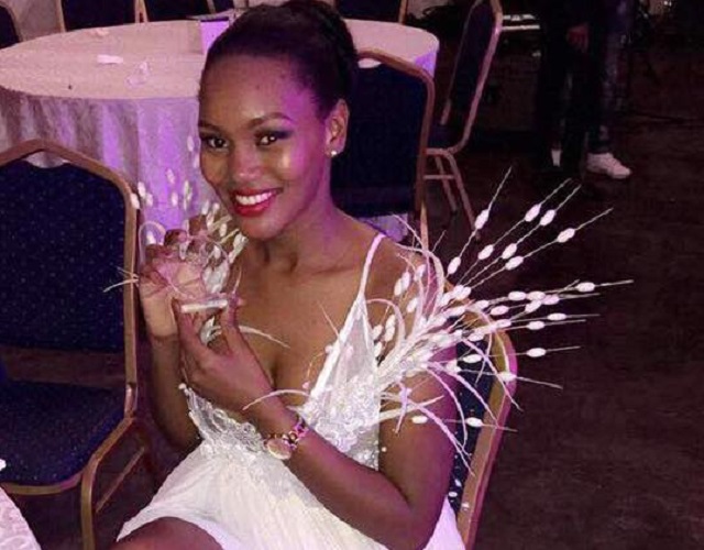 Samantha Tshuma shows off her award