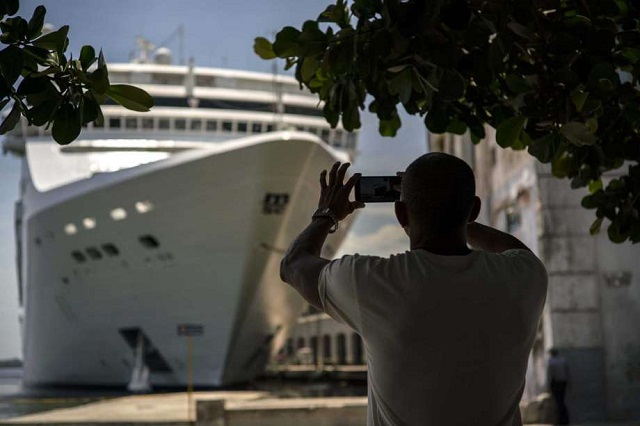 US tightens travel rules to Cuba, blacklists businesses