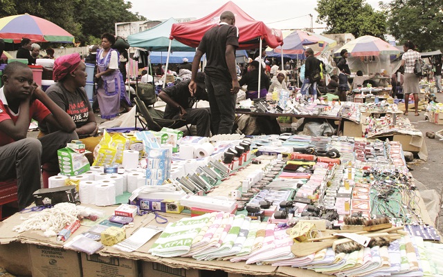 Vendors sell their wares along Lobengula Street in Bulawayo in this file photo. A number vendors in Bulawayo are shutting down their stands, while others are contemplating closing as cash shortages continue to negatively affect business